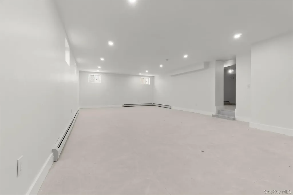 24909 Mayda Road Rosedale NY 11422