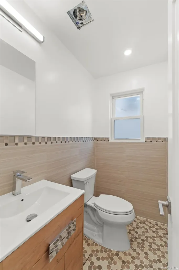 24909 Mayda Road Rosedale NY 11422