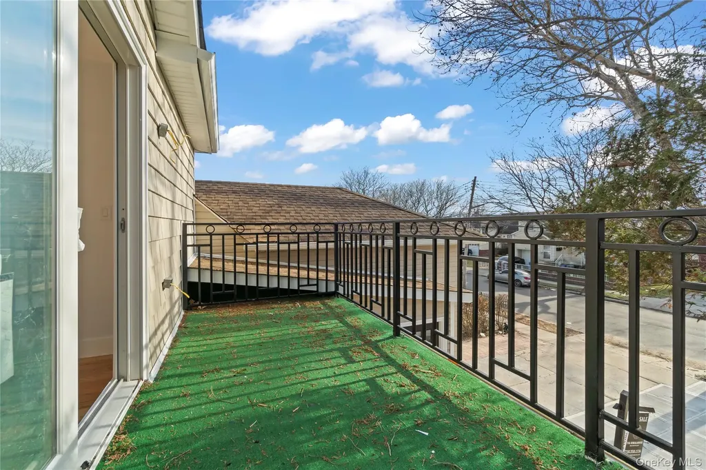 24909 Mayda Road Rosedale NY 11422