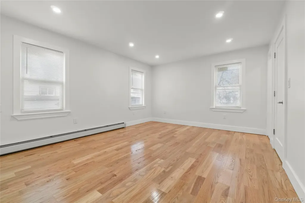 24909 Mayda Road Rosedale NY 11422