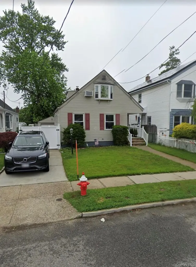 45 Evelyn Avenue Westbury NY 11590