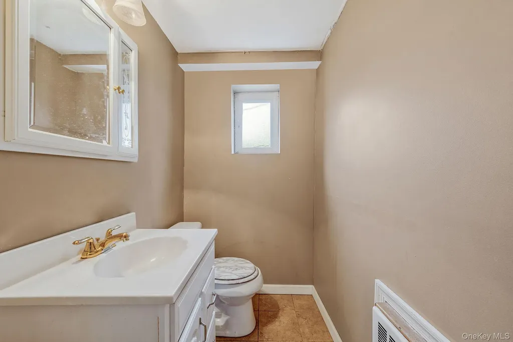 86 Silber Avenue Bethpage NY 11714