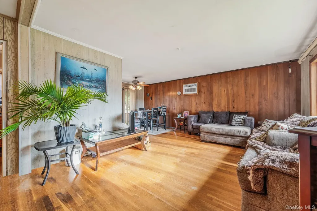 86 Silber Avenue Bethpage NY 11714