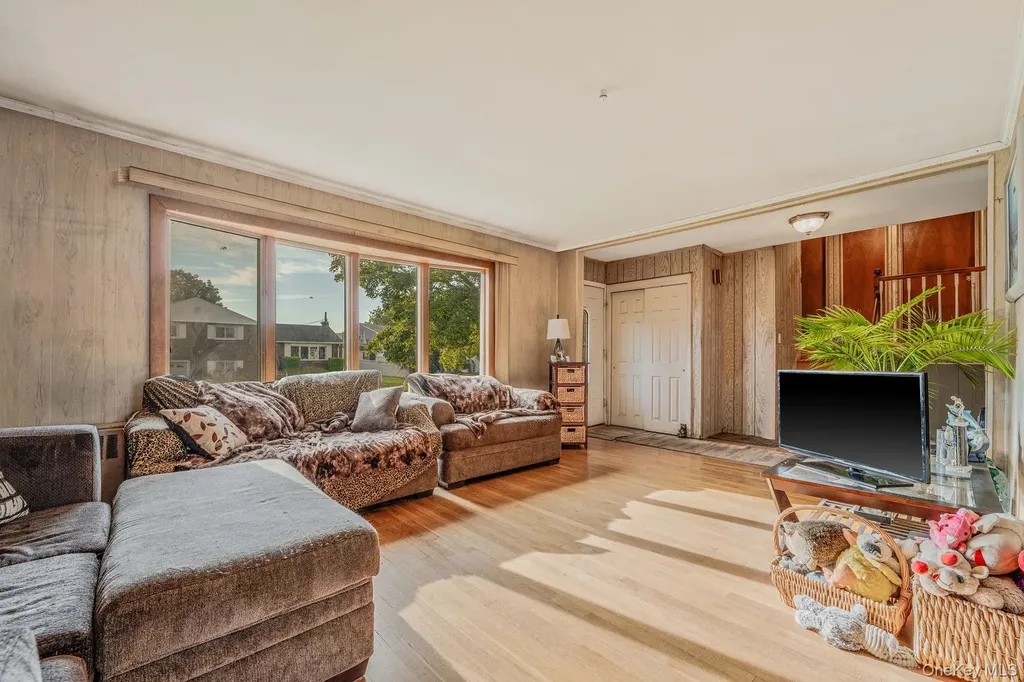 86 Silber Avenue Bethpage NY 11714