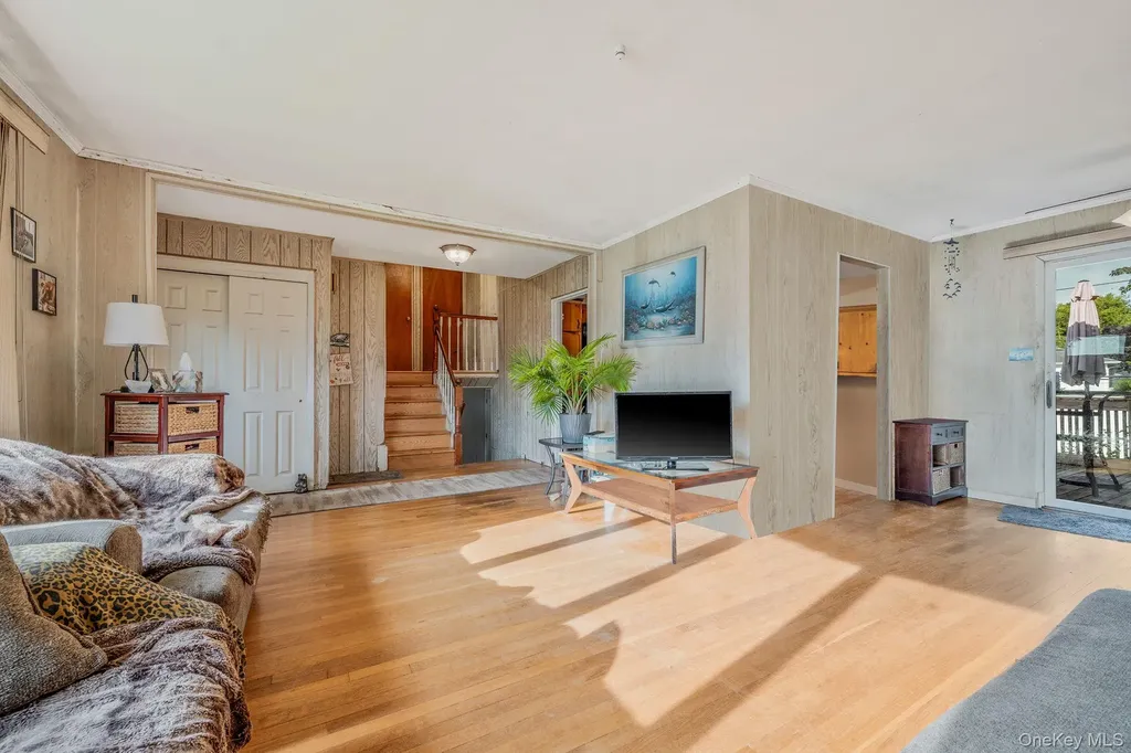 86 Silber Avenue Bethpage NY 11714