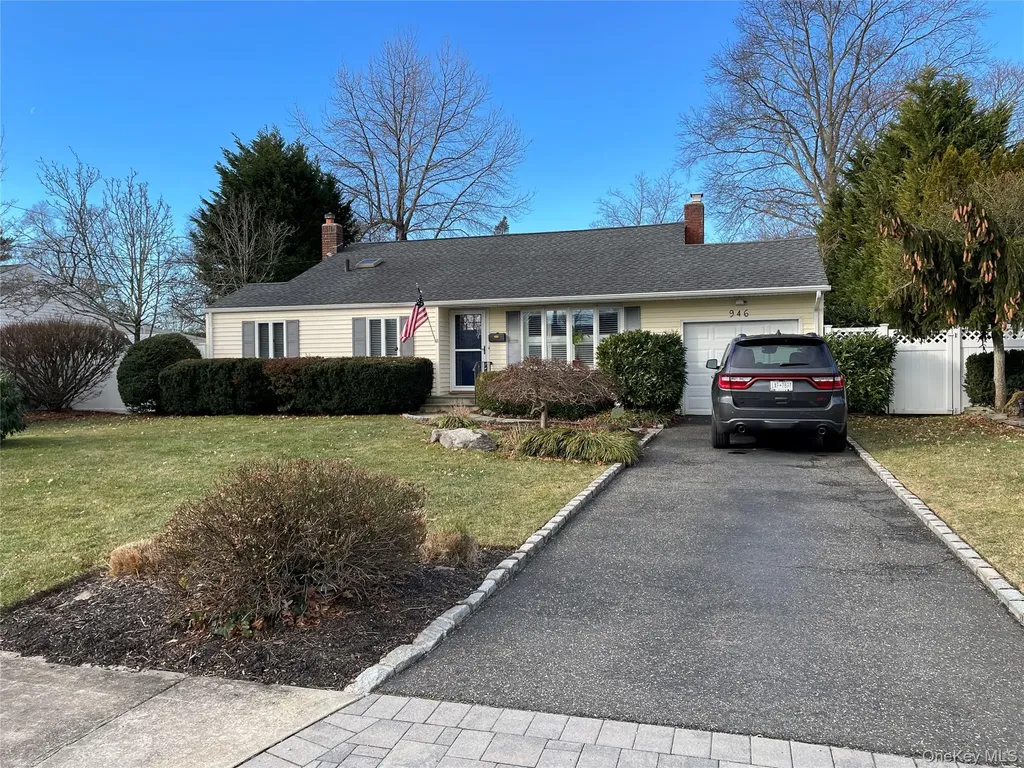 946 Manor Lane Bay Shore NY 11706