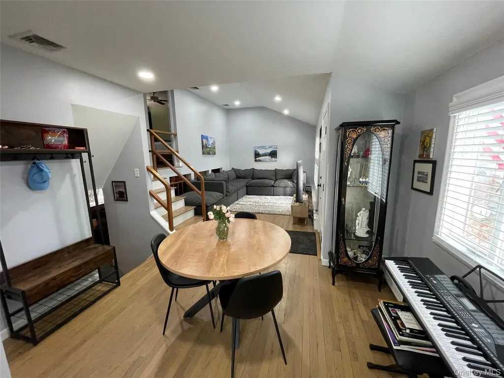 946 Manor Lane Bay Shore NY 11706