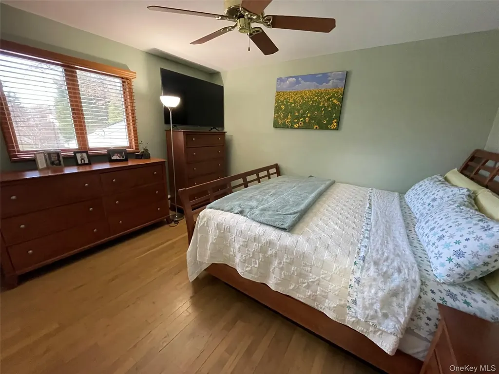 946 Manor Lane Bay Shore NY 11706