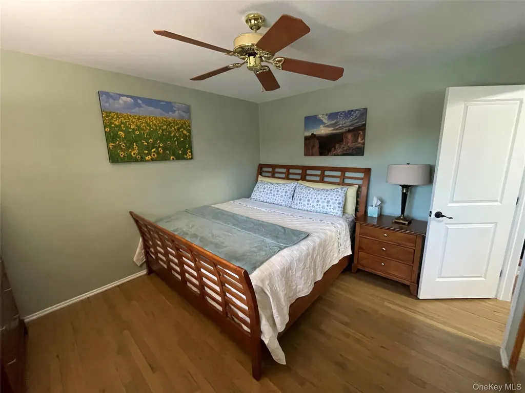946 Manor Lane Bay Shore NY 11706