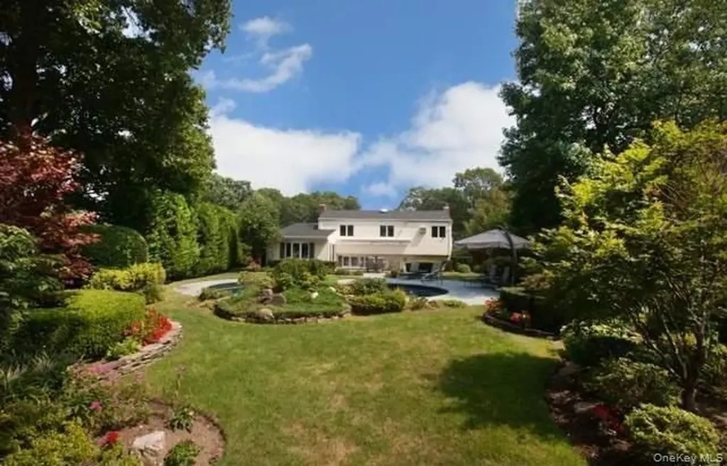 946 Manor Lane Bay Shore NY 11706