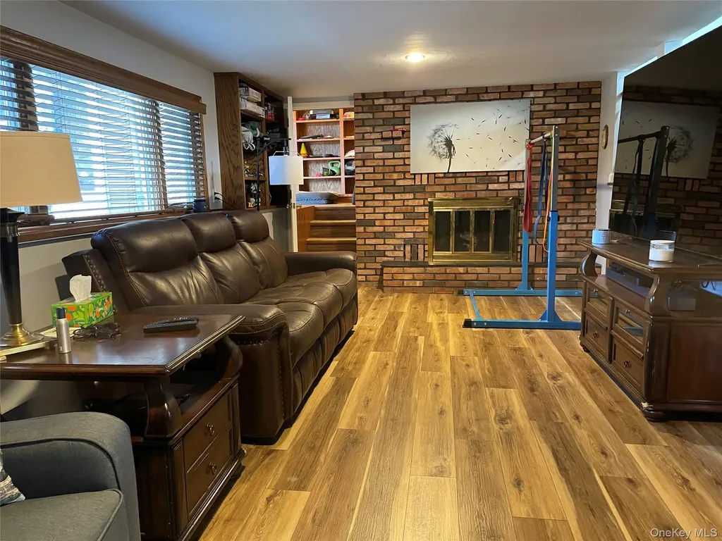 946 Manor Lane Bay Shore NY 11706
