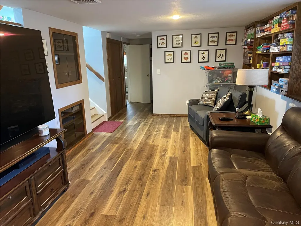 946 Manor Lane Bay Shore NY 11706