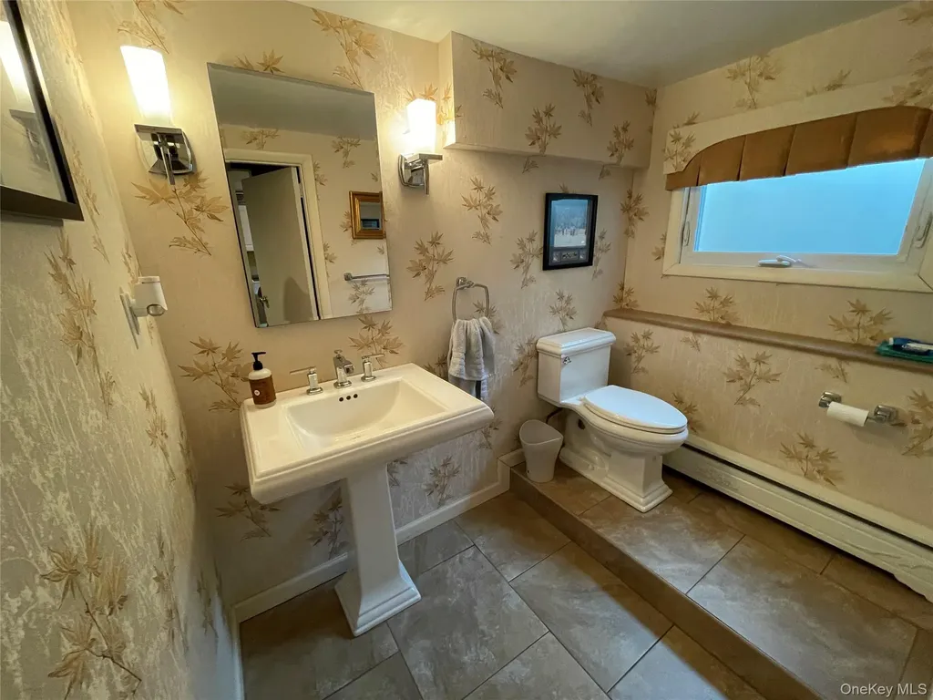 946 Manor Lane Bay Shore NY 11706