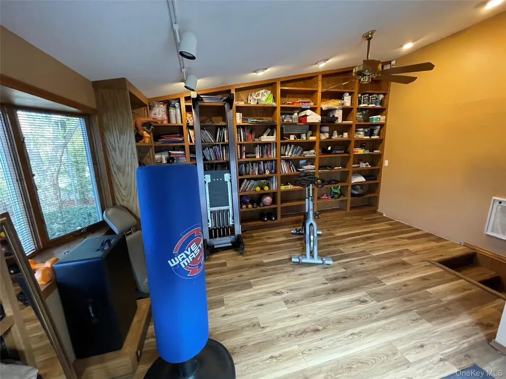 946 Manor Lane Bay Shore NY 11706