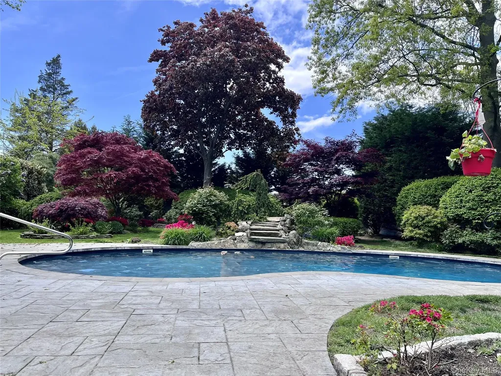 946 Manor Lane Bay Shore NY 11706