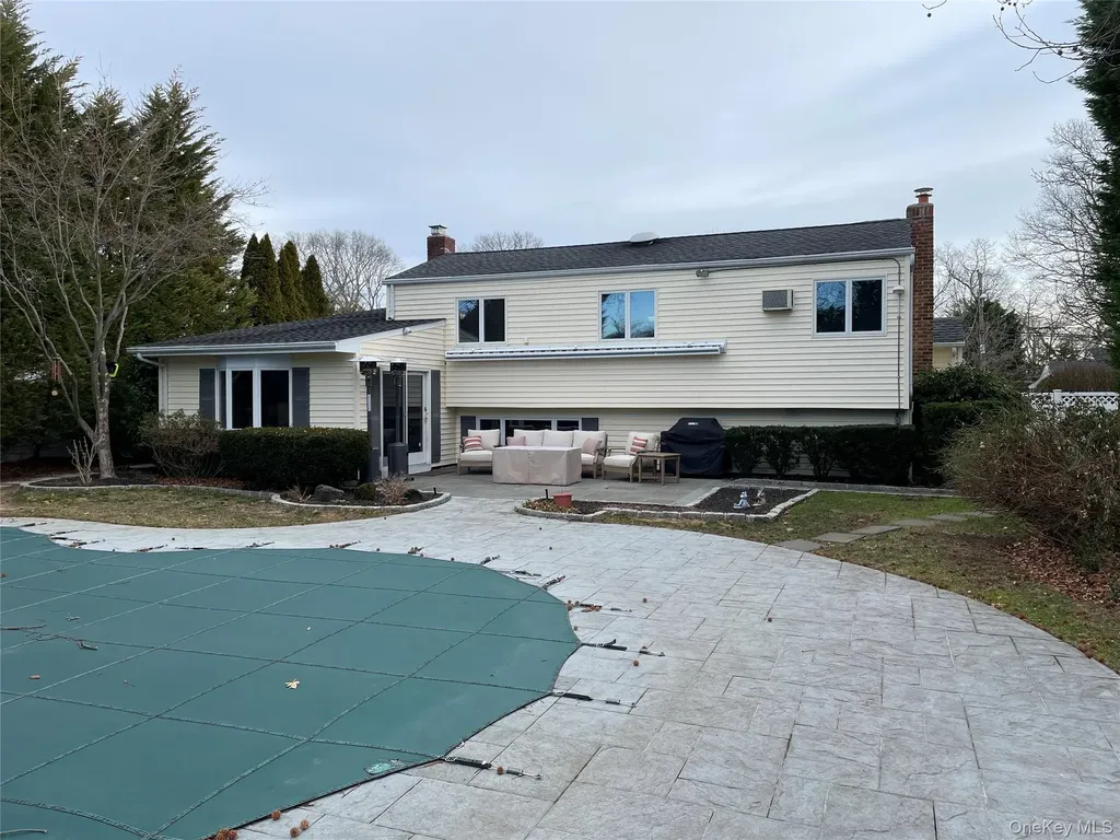 946 Manor Lane Bay Shore NY 11706
