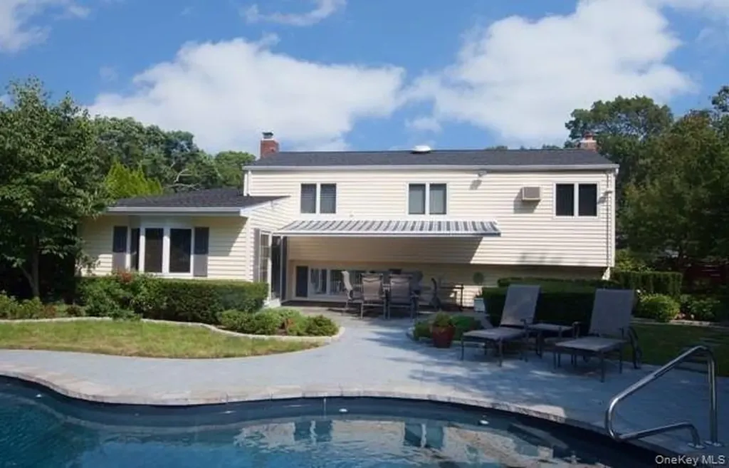 946 Manor Lane Bay Shore NY 11706