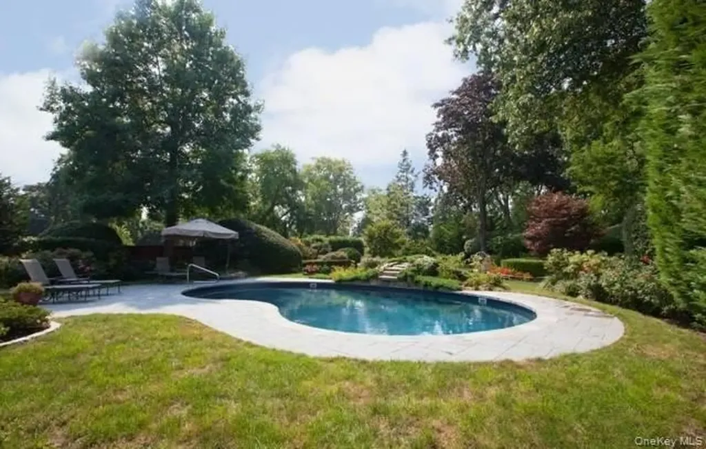 946 Manor Lane Bay Shore NY 11706