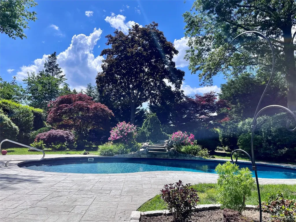 946 Manor Lane Bay Shore NY 11706