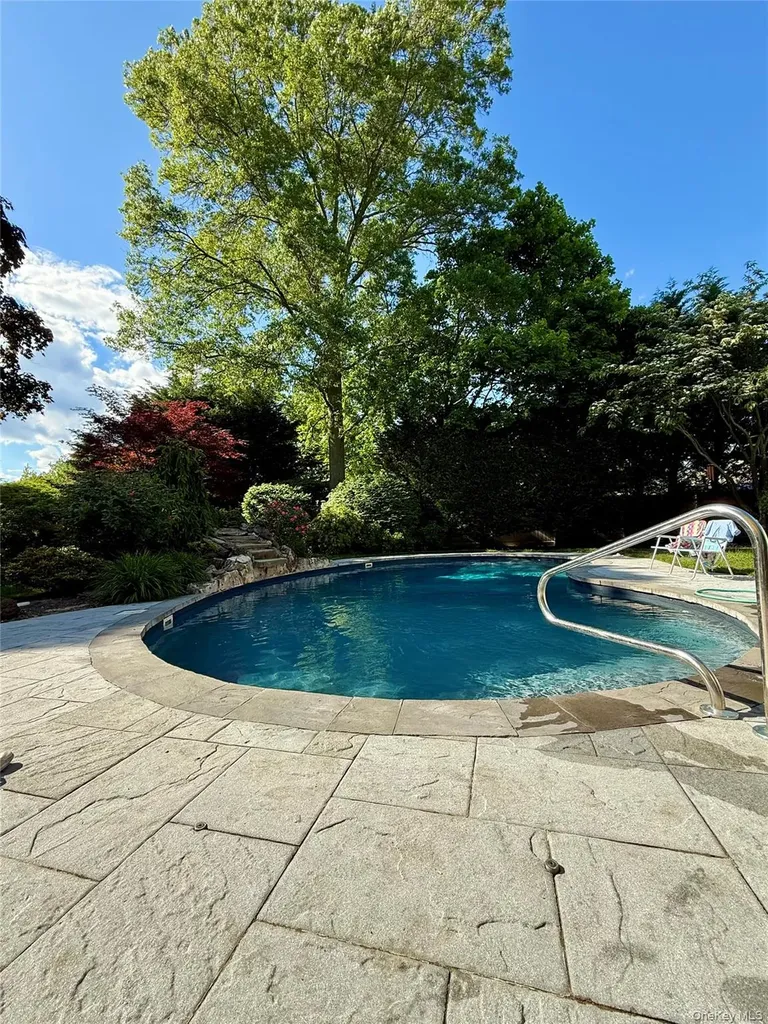 946 Manor Lane Bay Shore NY 11706