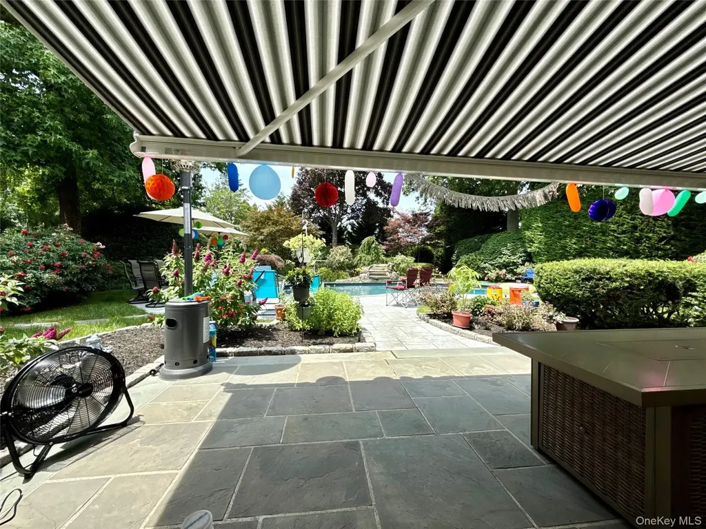 946 Manor Lane Bay Shore NY 11706