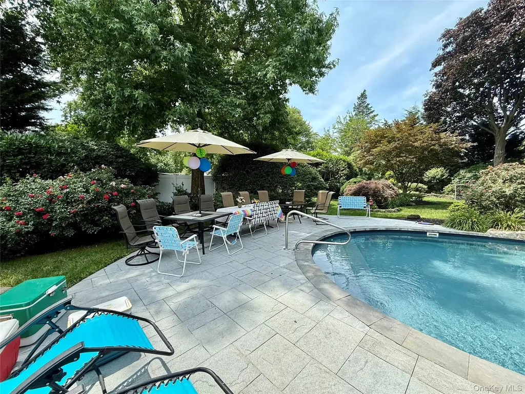 946 Manor Lane Bay Shore NY 11706