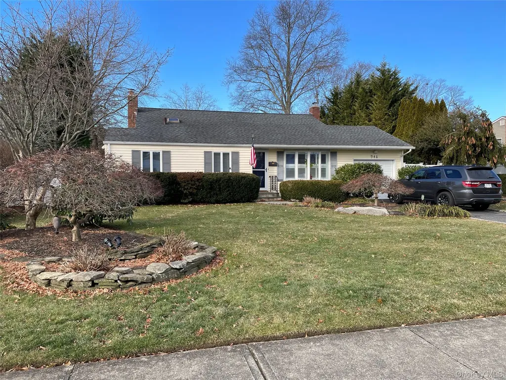 946 Manor Lane Bay Shore NY 11706