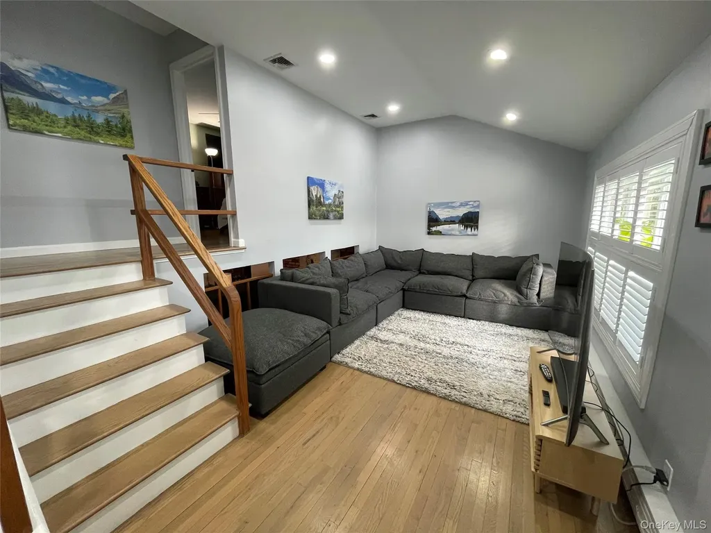 946 Manor Lane Bay Shore NY 11706