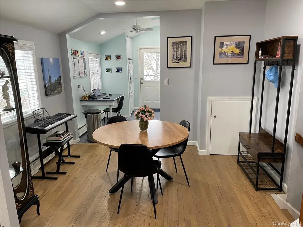 946 Manor Lane Bay Shore NY 11706