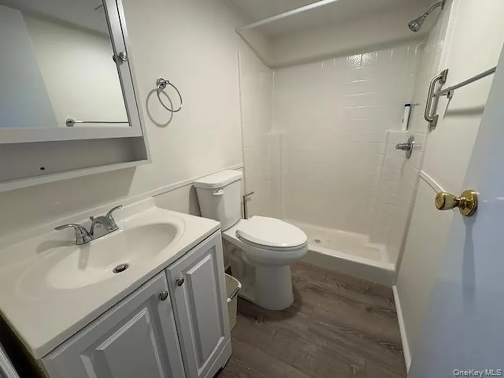 525/D17 Riverleigh Riverhead NY 11901