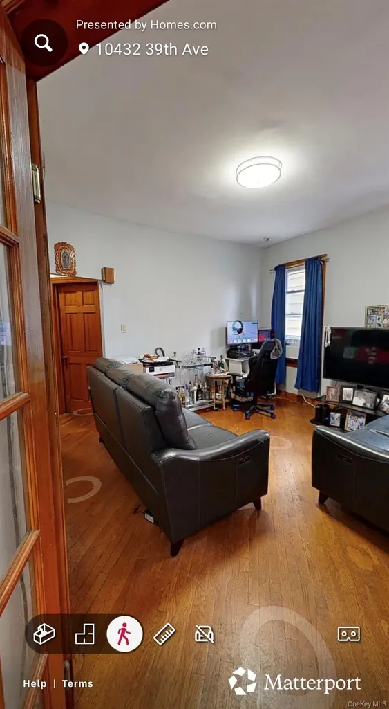 10432 39th Avenue Corona NY 11368