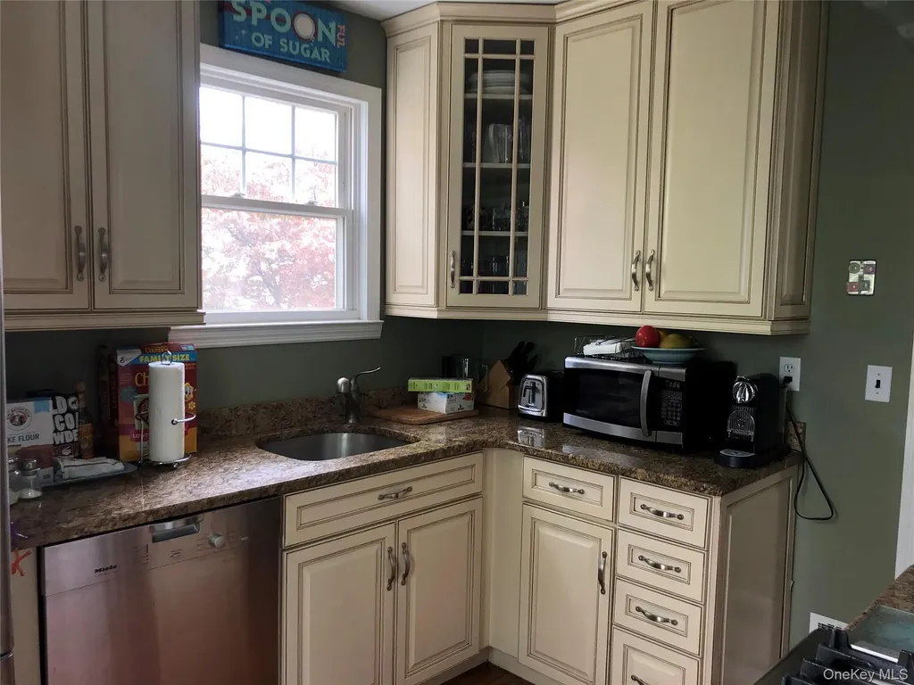 16 Southminster Drive White Plains NY 10604