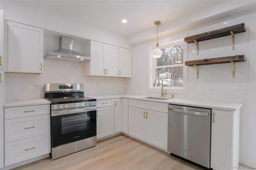17 Maple Street Glenham NY 12508