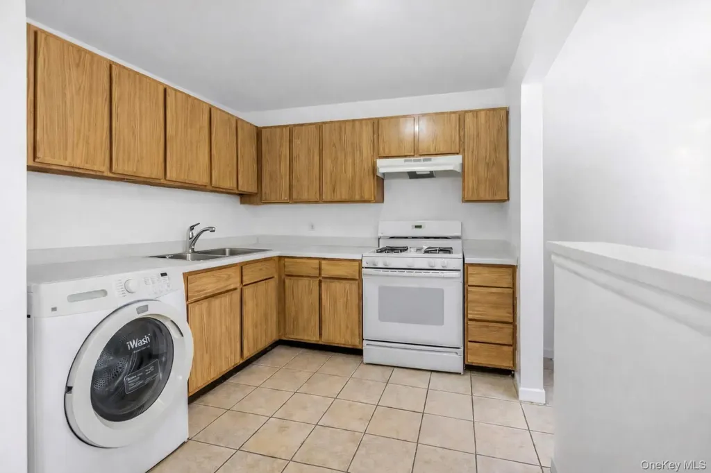 2084 Davidson Avenue Bronx NY 10453
