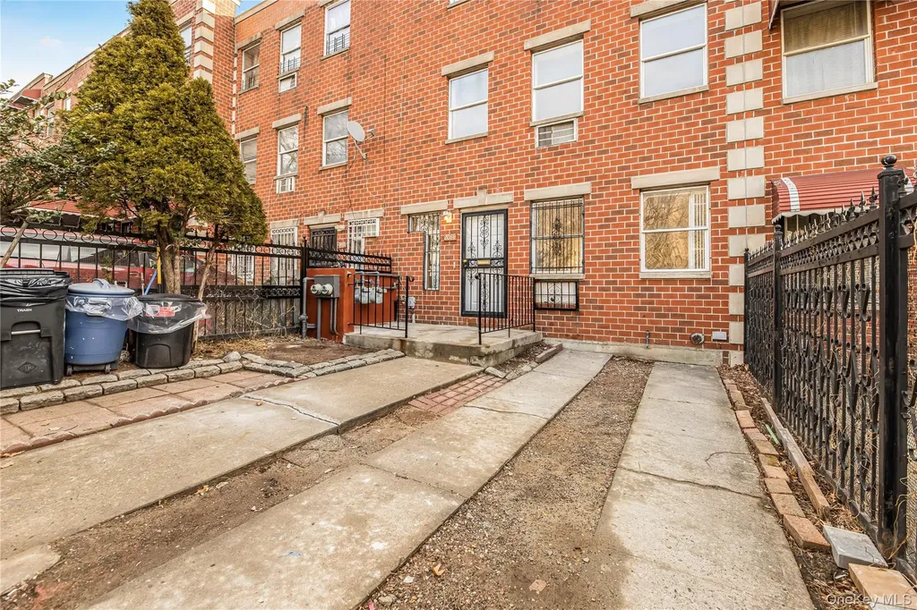 2084 Davidson Avenue Bronx NY 10453
