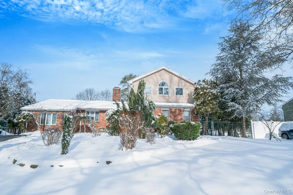 3 Huron Road Shirley NY 11967