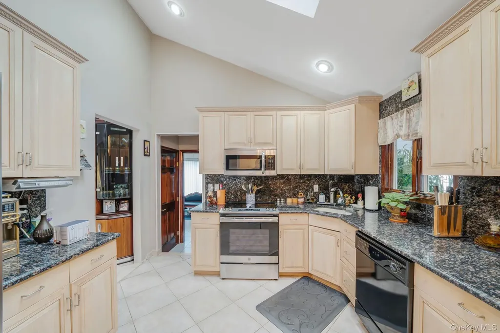 3 Huron Road Shirley NY 11967