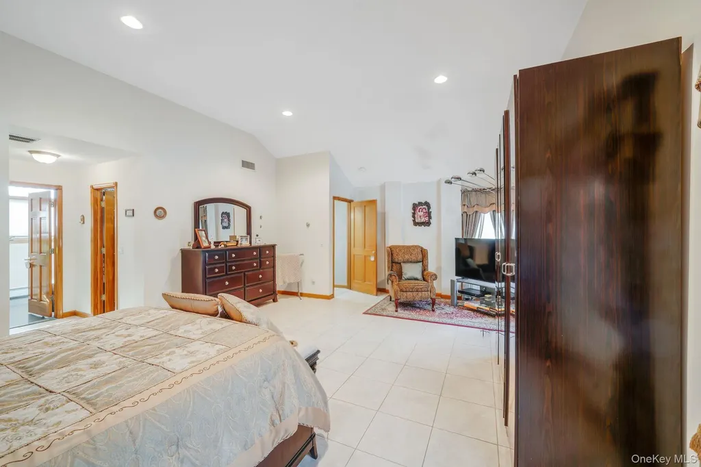3 Huron Road Shirley NY 11967