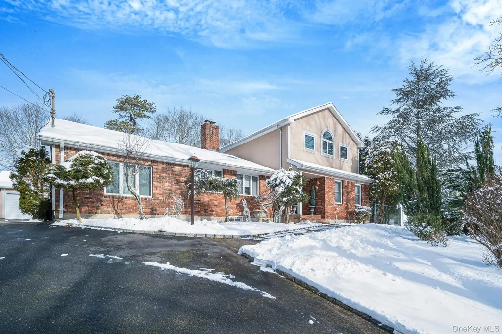3 Huron Road Shirley NY 11967