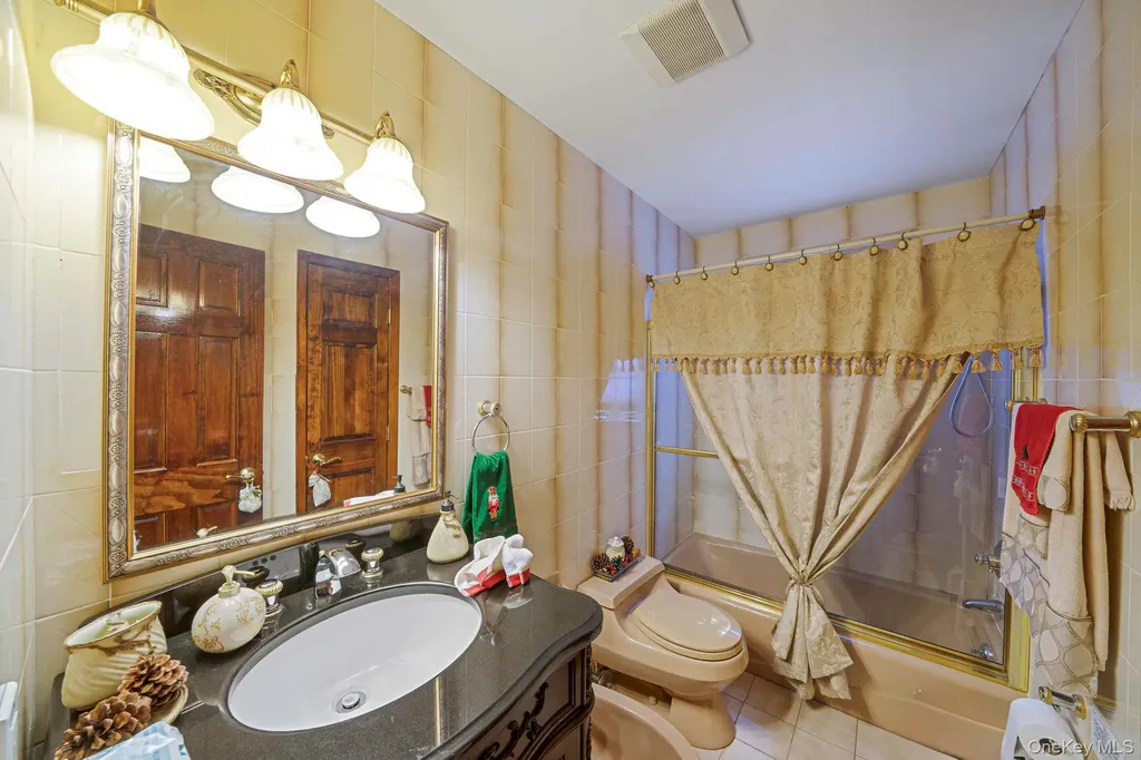 3 Huron Road Shirley NY 11967