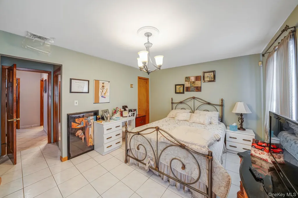 3 Huron Road Shirley NY 11967