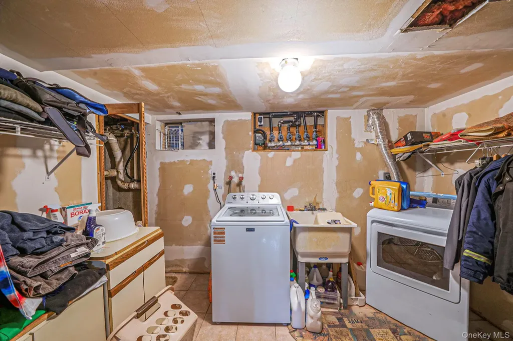 3 Huron Road Shirley NY 11967