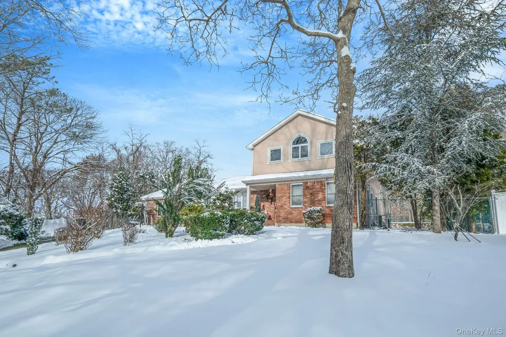 3 Huron Road Shirley NY 11967