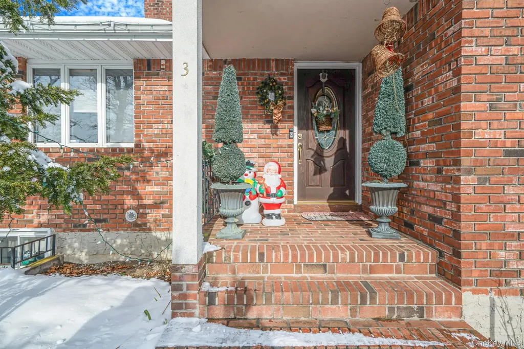3 Huron Road Shirley NY 11967