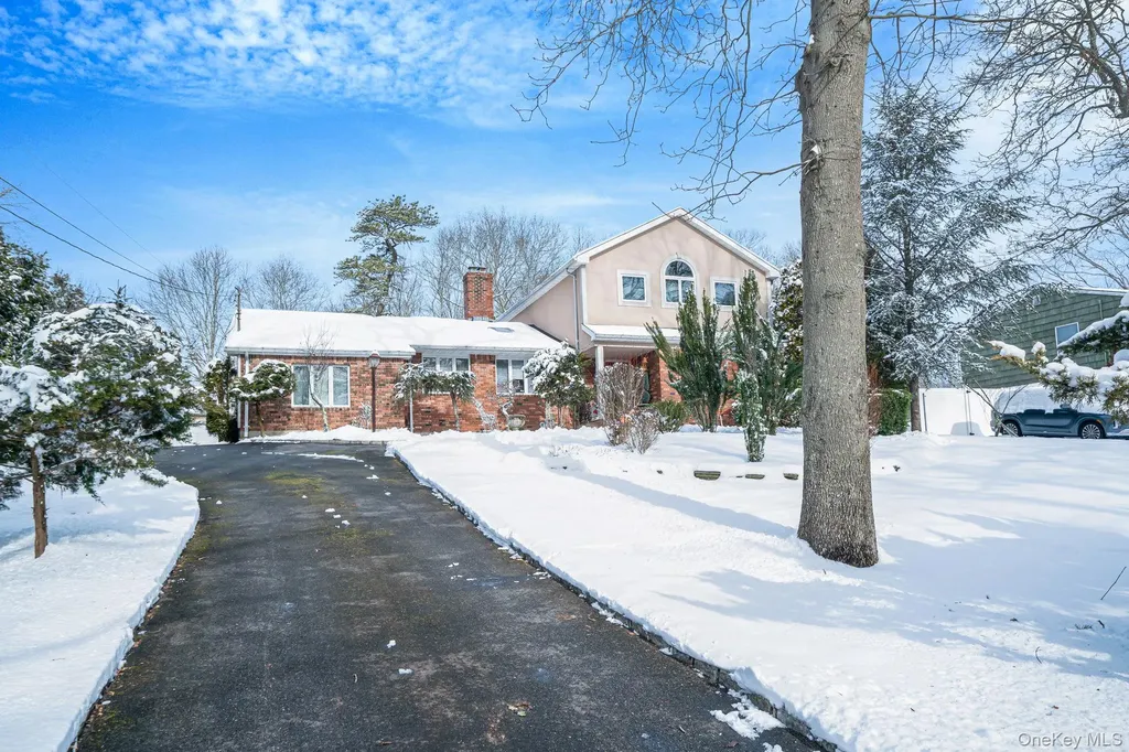 3 Huron Road Shirley NY 11967