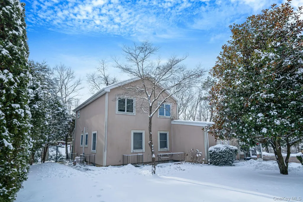 3 Huron Road Shirley NY 11967