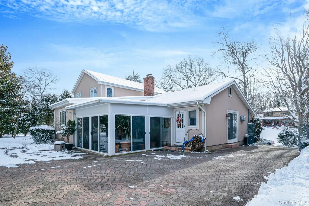 3 Huron Road Shirley NY 11967