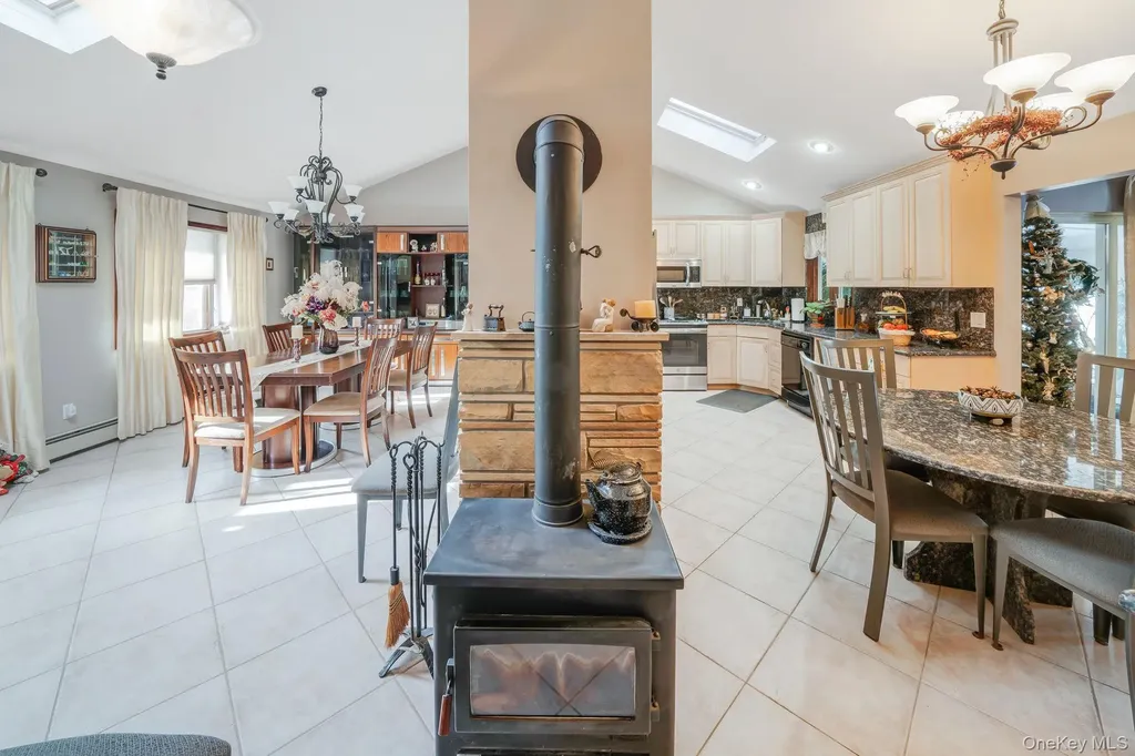 3 Huron Road Shirley NY 11967