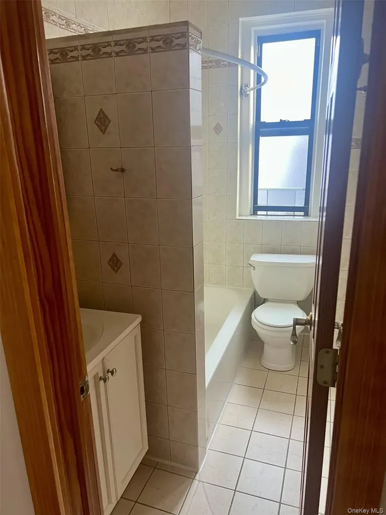 2186 Cruger Avenue Bronx NY 10462