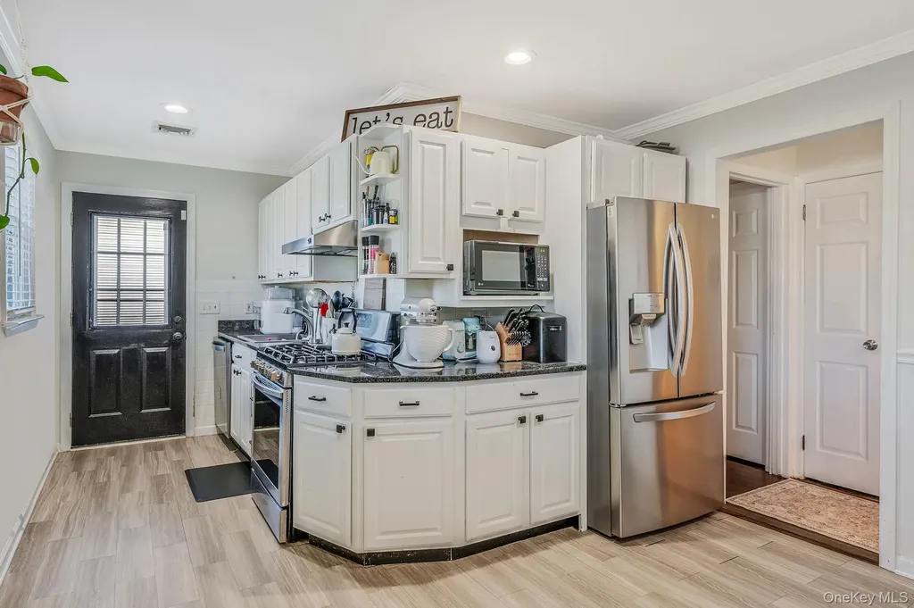 792 Frankford Road West Babylon NY 11704